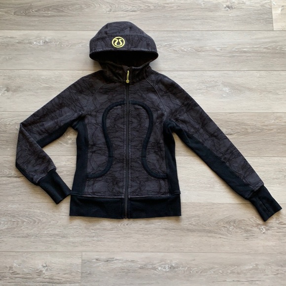 lululemon athletica Tops - Classic Lululemon Scuba Hoodie - Black print